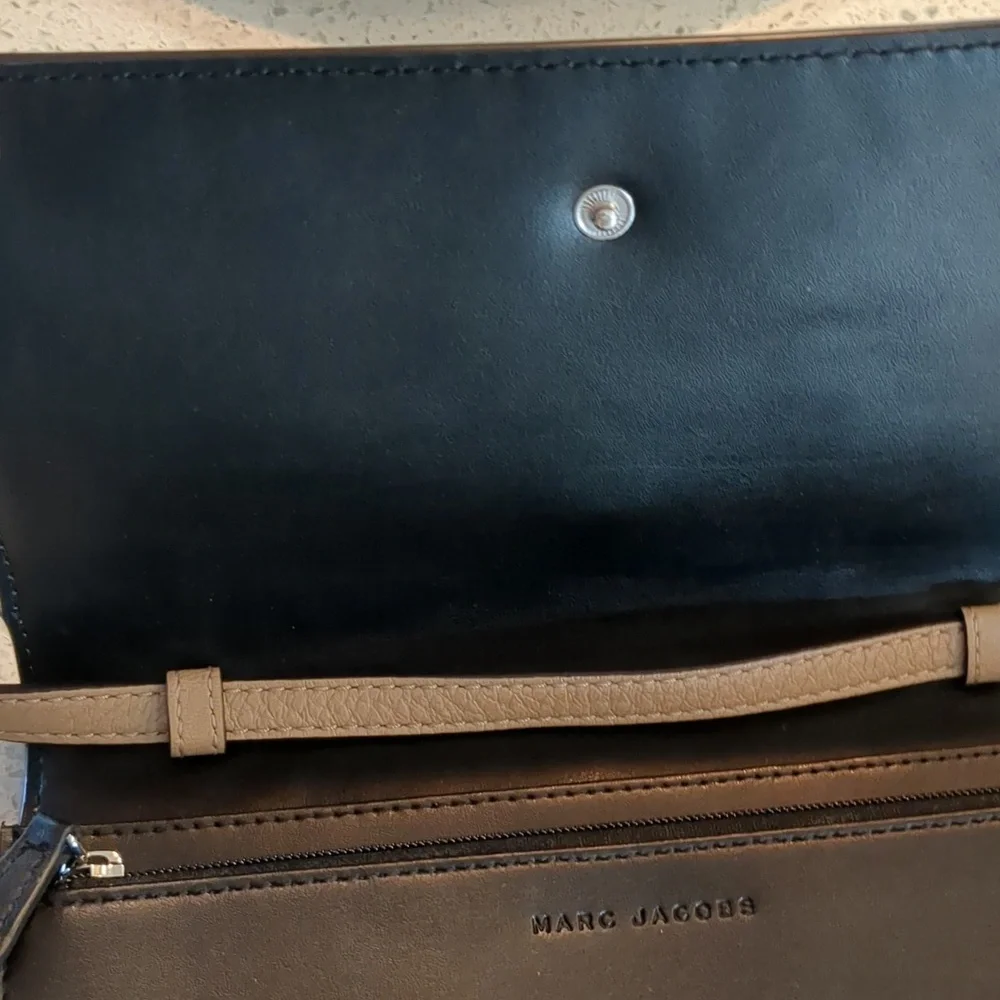Marc Jacobs Tan Leather Crossbody Bag - Picture 9 of 10